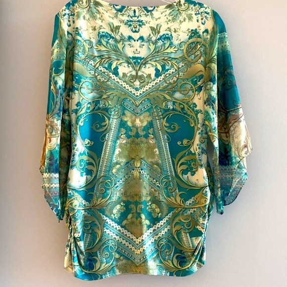 Blouse Luxurious feeling teal print. Scoop neck. Beautiful Angel sleeves. Medium - Picture 4 of 8